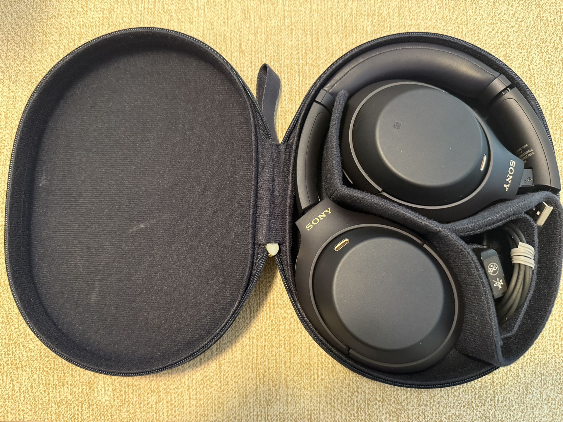 Sony XM4 Noise Cancelling Headphones (Great Condition)