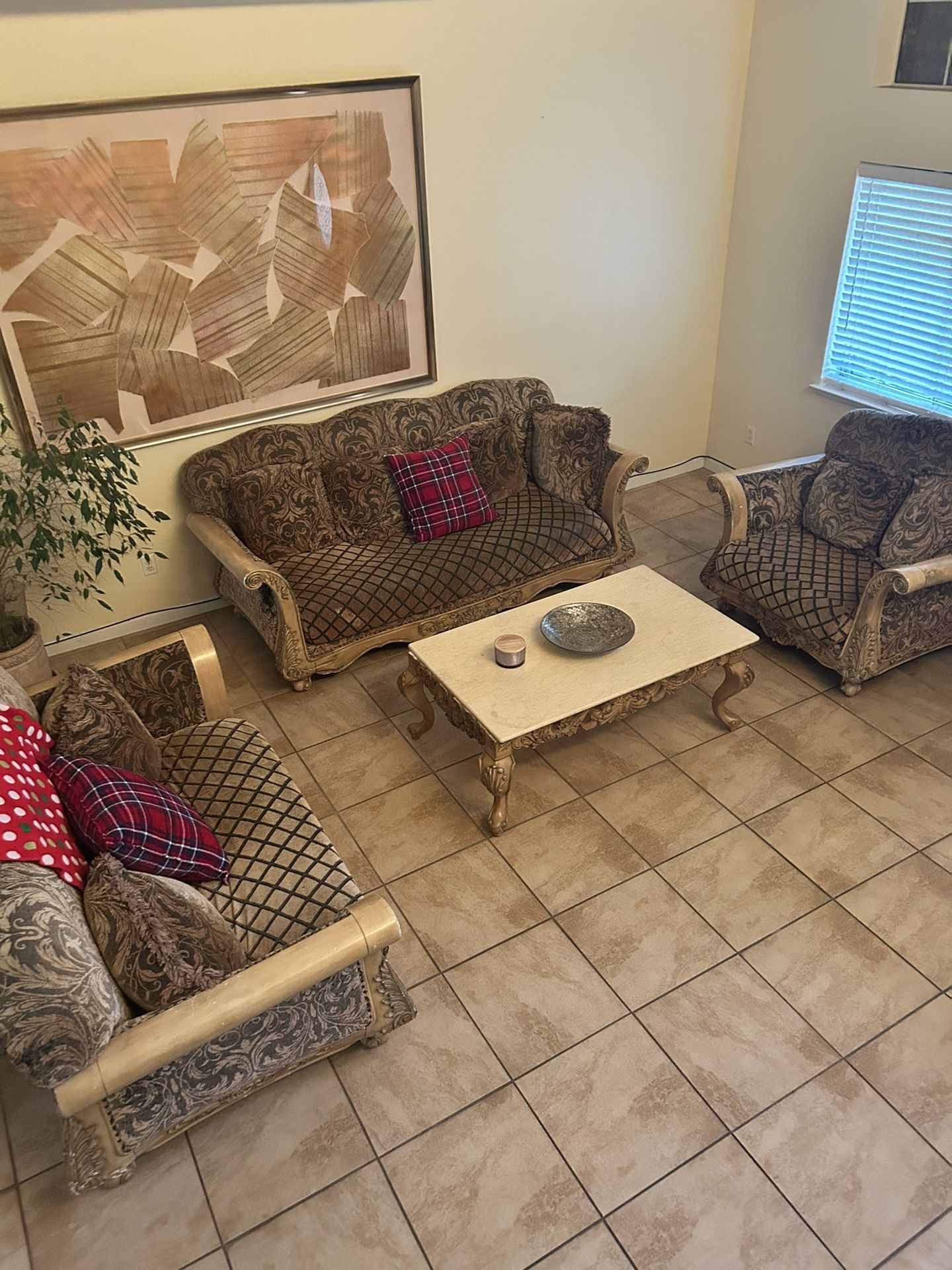 Free Furniture/ Sala Gratis.