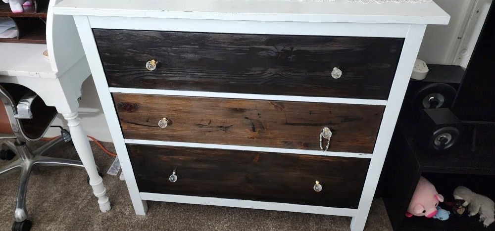 3 Drawer Dresser With Crystle Knobs
