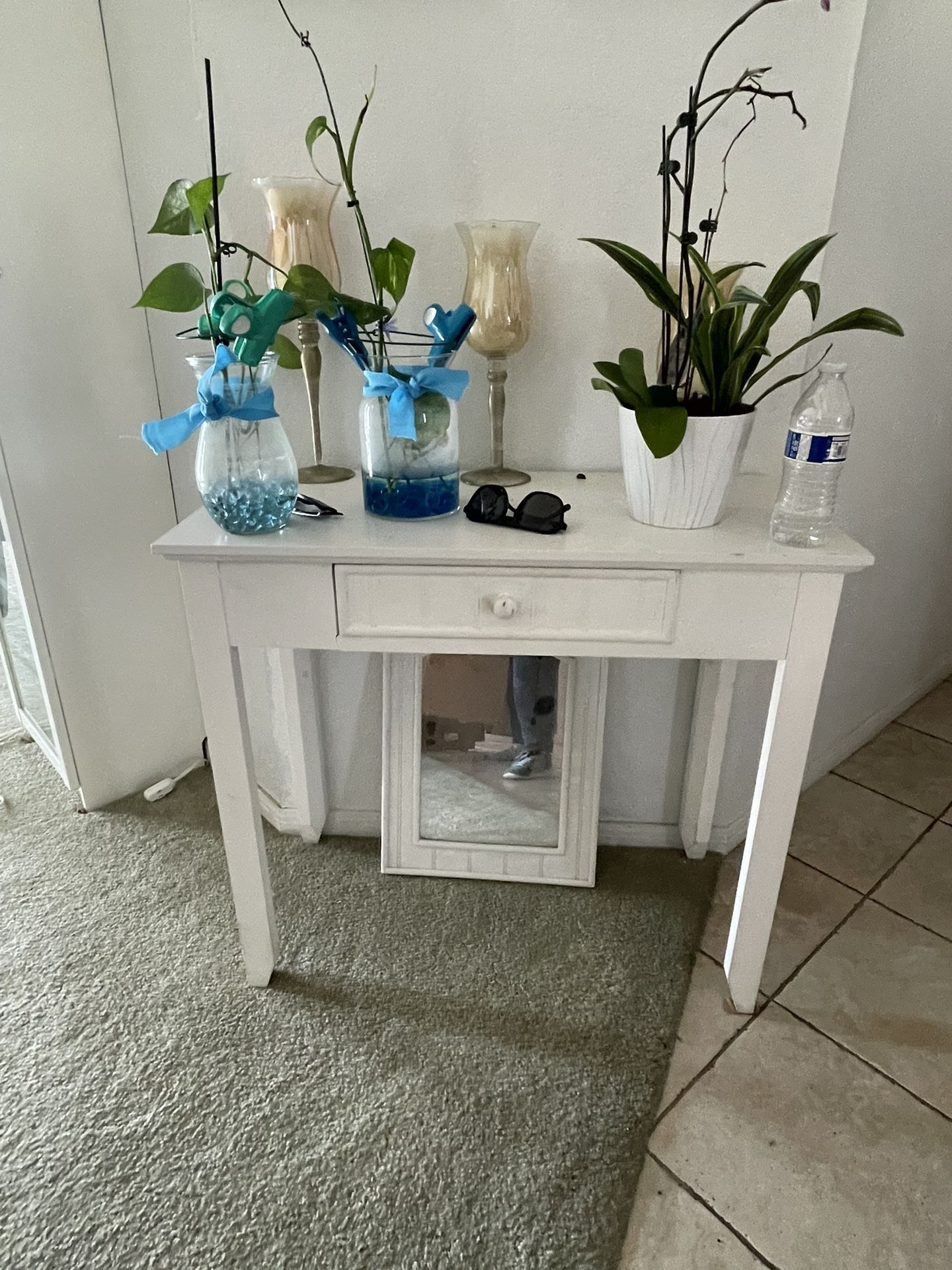 Small White Table With Drawer And Mirror