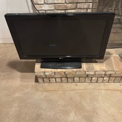 32 Inch LG TV