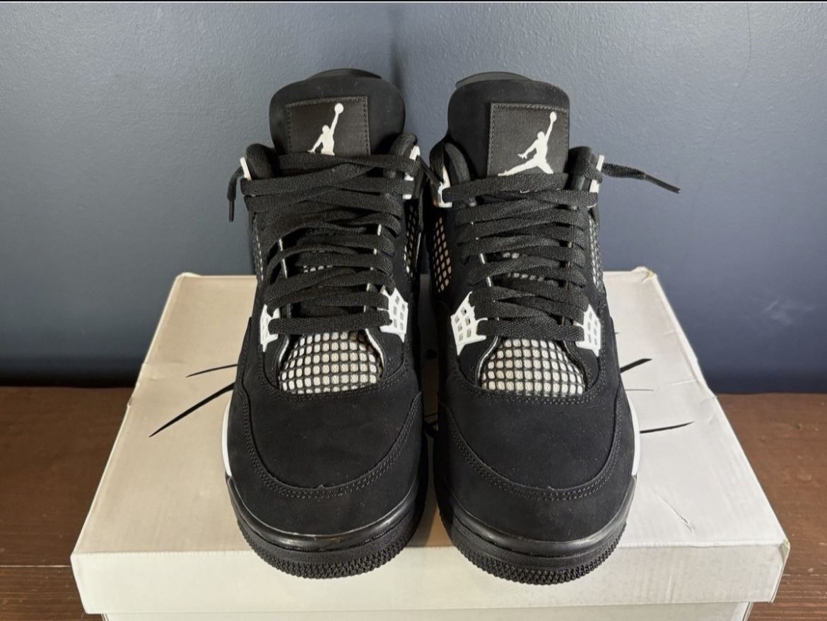 Air Jordan 4 White Thunders