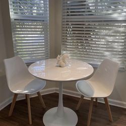 MCM dining table and chairs Sets FIRM PRICE. Brand new