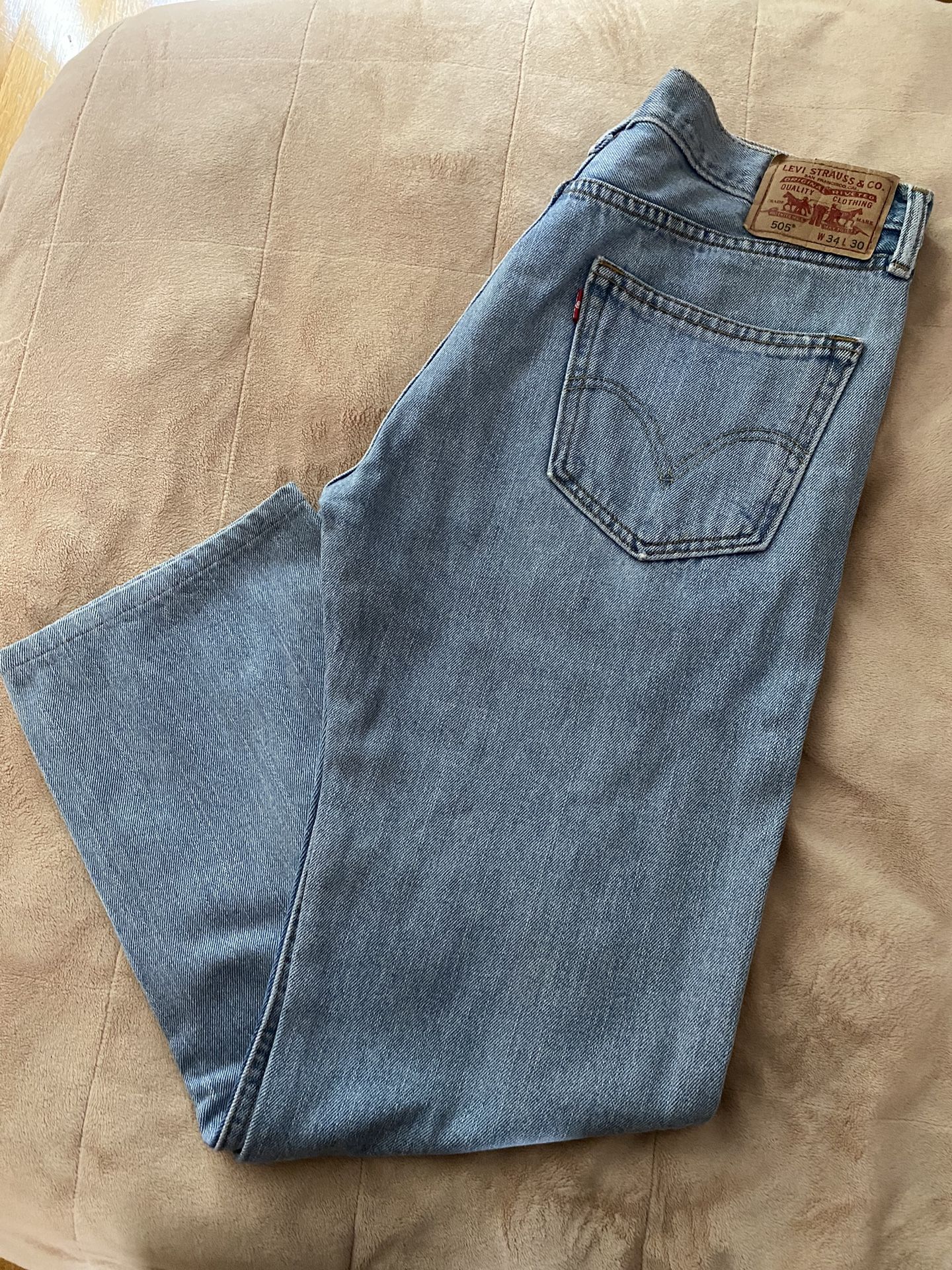MEN’S LEVI’S (straight fit)