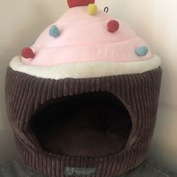 Dog/cat Cupcake House