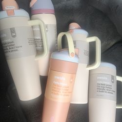 OH, OWALA! Flash SaLe..Red Light Sale....Owala Water Bottles