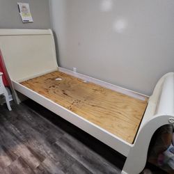 TWIN SLEIGH BED 