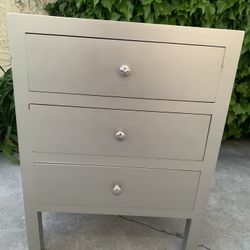 Nightstands/Bedside Table/Table / Cabinet / End. Table