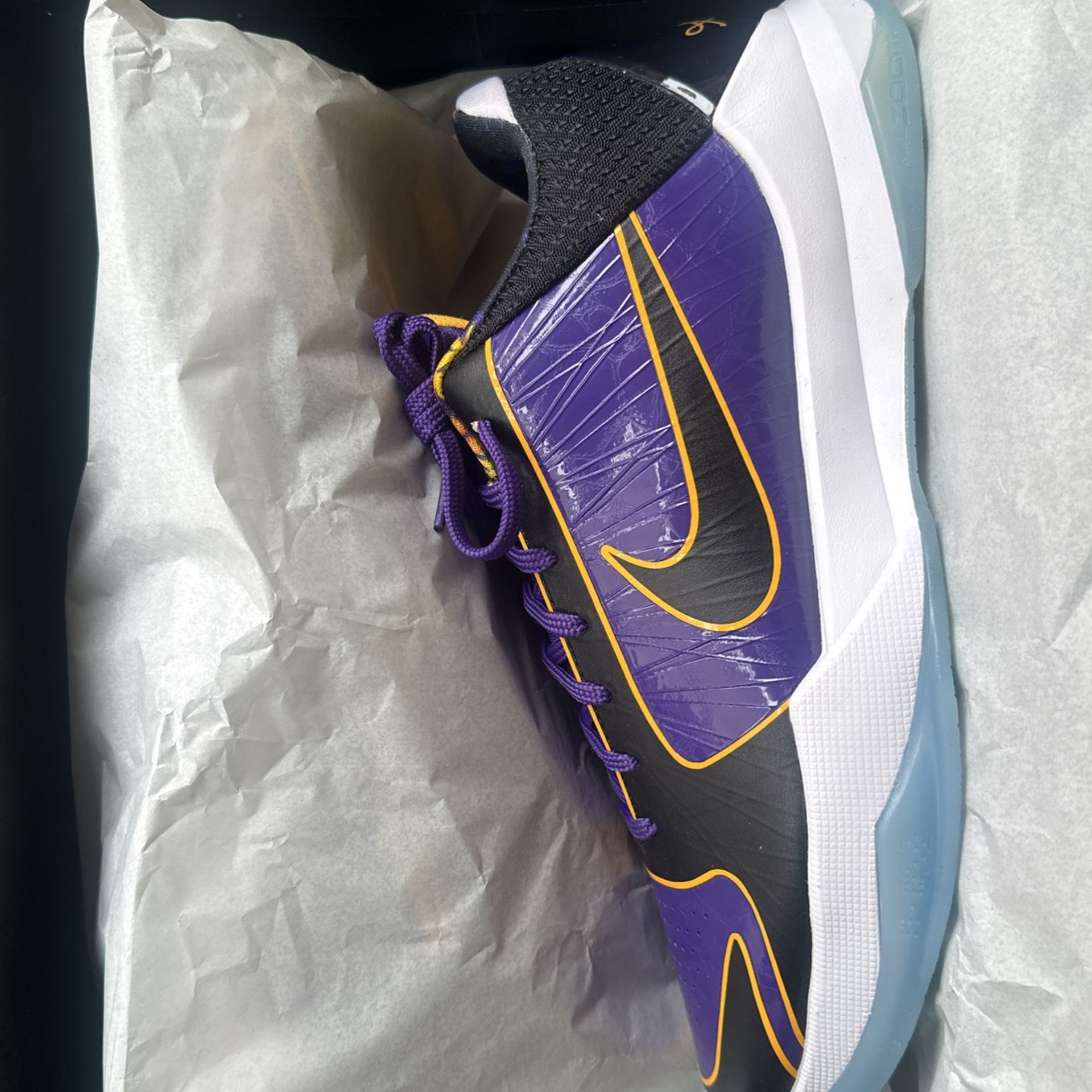 Kobe 5 “5x Champs” Size 10.5