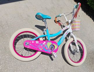 Schwinn Kids Bicycle With Training Wheels
