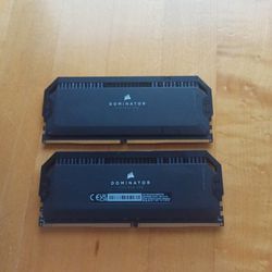 DOMINATOR® PLATINUM RGB 32GB (2x16GB) DDR5 DRAM 5600MHz C32 Memory Kit — Black

