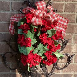 Red Checked wired bow hydrangea grapevine wreath 17”L x 11” - see all photos (decorative Metal Not Included)
