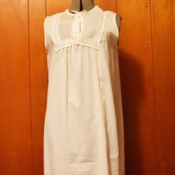 Vintage Barbizon June White Nightgown Sleeveless Lace Embroidered Pleated Bib Made in USA