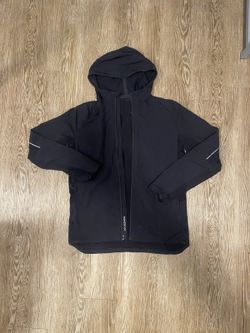 black lululemon warp light jacket 