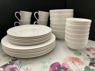 MIKASA Del Ray Bone China 28 Pieces Service for 6 Dinner Plates 6 Salad Plates 6 Soup Cereal Bowls 6 Fruit Berry Bowls 4 Coffee Mugs Excellent Conditi