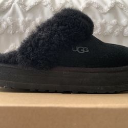 Disquette Slipper UGG - Women’s size 6