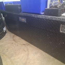 Truck tool box