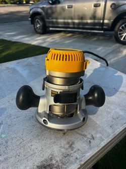 DeWalt DW618 2-1/4 HP Variable Speed Router + 12 Router Bits & Accessories