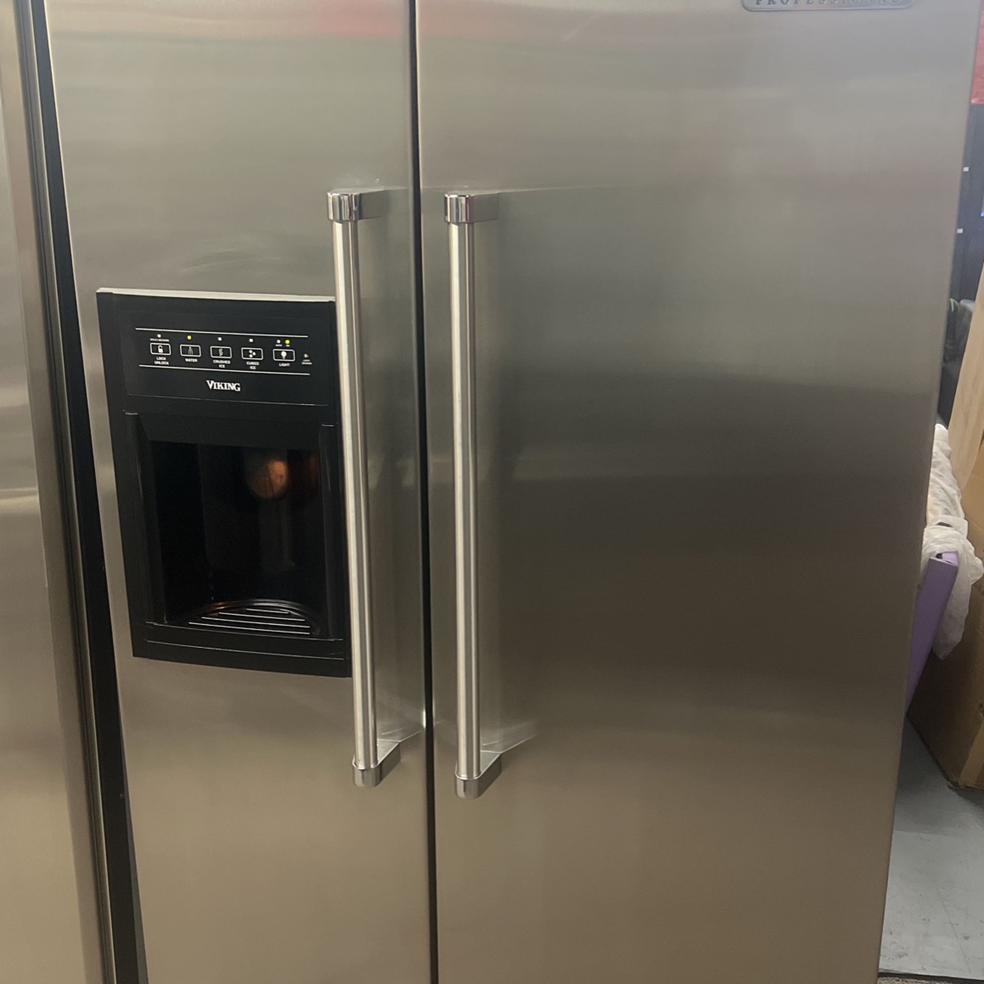 36”in Wide Counter Depth 68”height viking Professional Use Like New And Warranty 