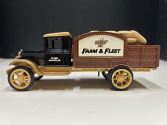 Ertl 1931 Hawkeye Motor Truck Blain's Farm & Fleet Coin Bank Janesville Wisconsin