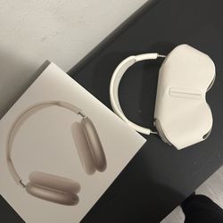 AirPod Maxes 