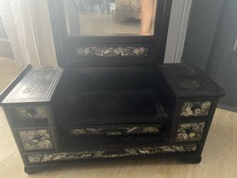 Antique small Asian vanity type thing mother of pearl inlay