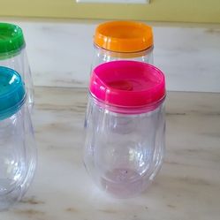 4 Plastic Wine/drinking Cups With Lids