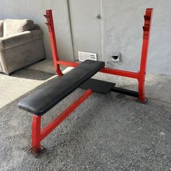 Flat Bench Press 
