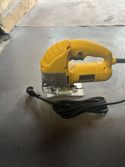 DEWALT 5.5 Amp Corded Variable Speed Jig Saw