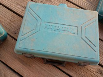 A drill & a flashlight with one battery