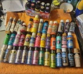 Giveaway price must have for the crafty person 51 Acrylic paints most new will not separate firm.