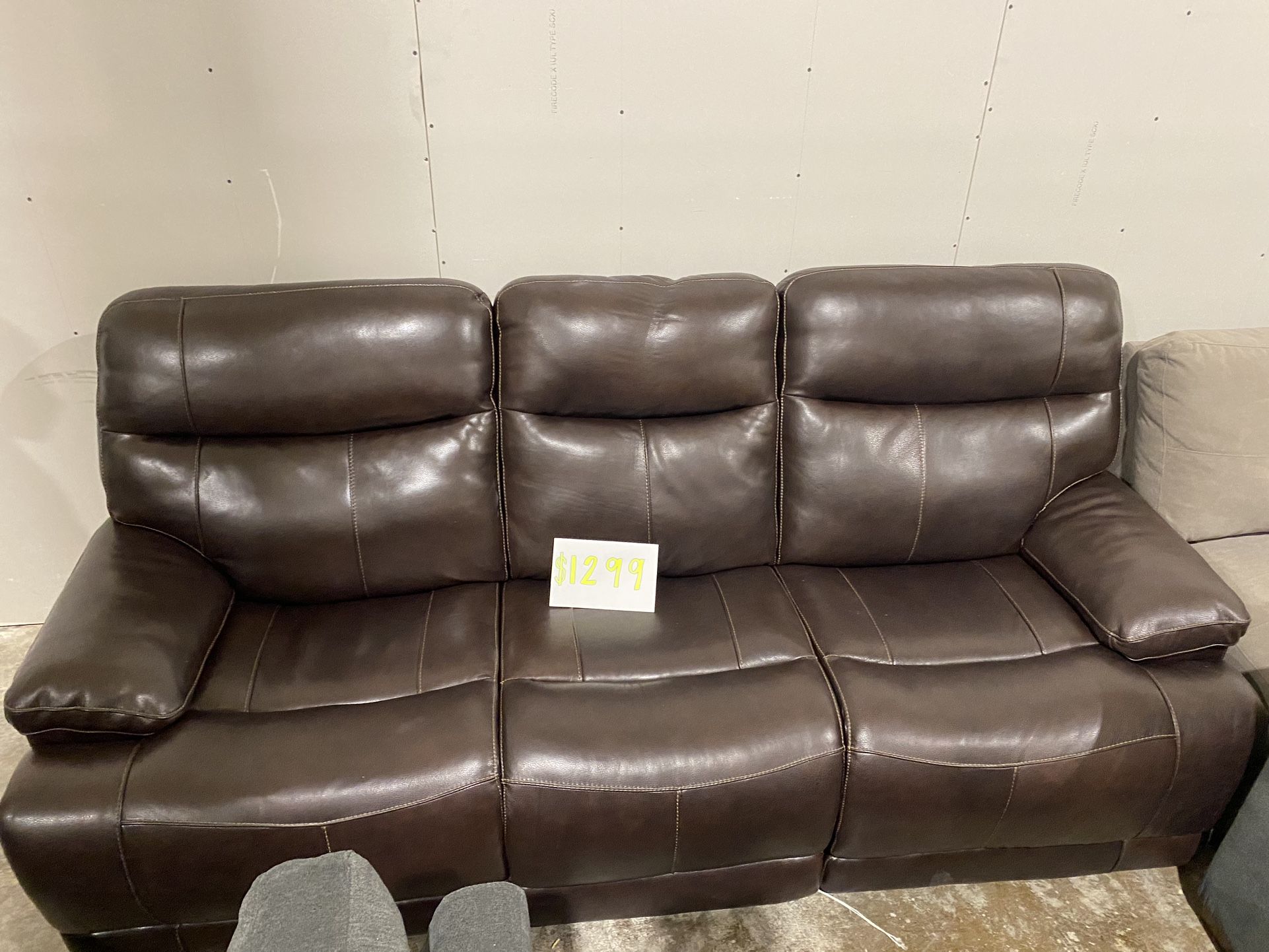 Trayton Furniture Ridgewin Leather Recliner Sofa