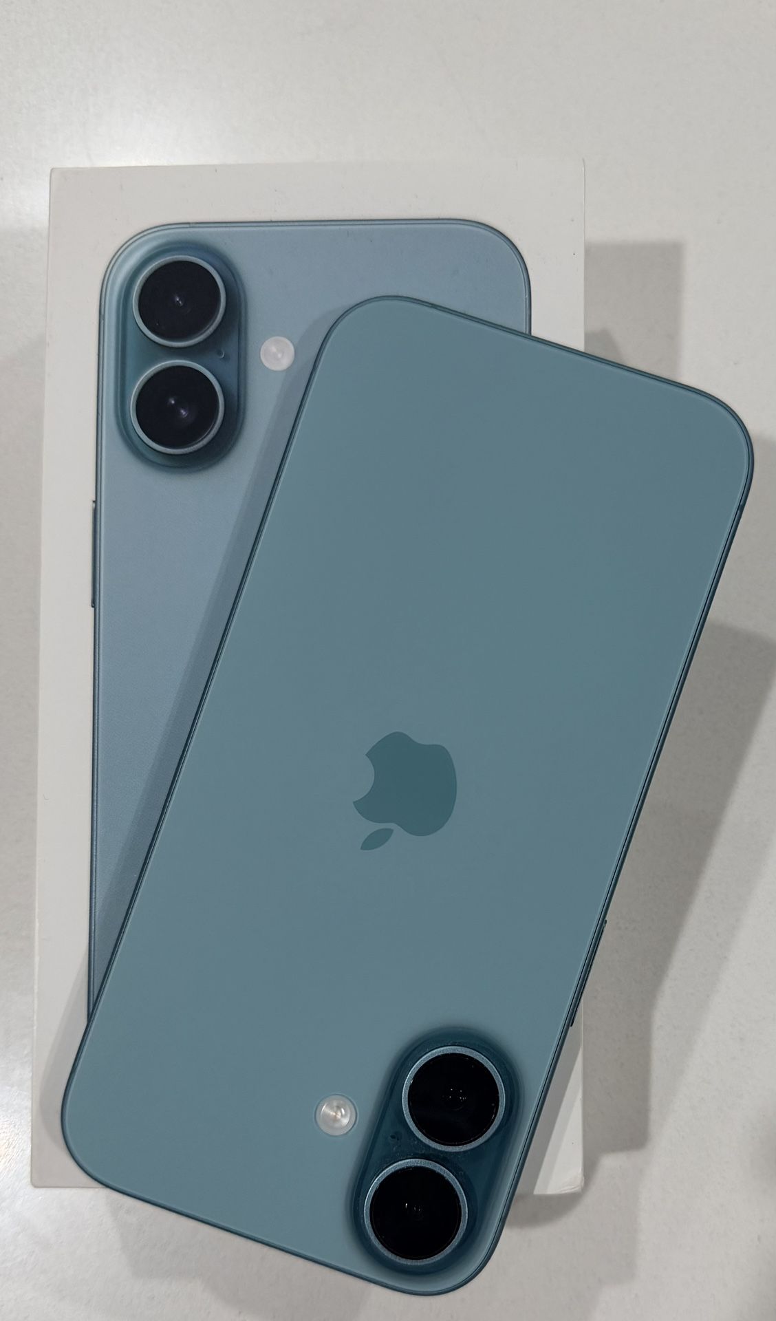 📱 iPhone 16 – Teal – 128GB – Excellent Condition