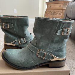 Wemons Size 7.5 Boots