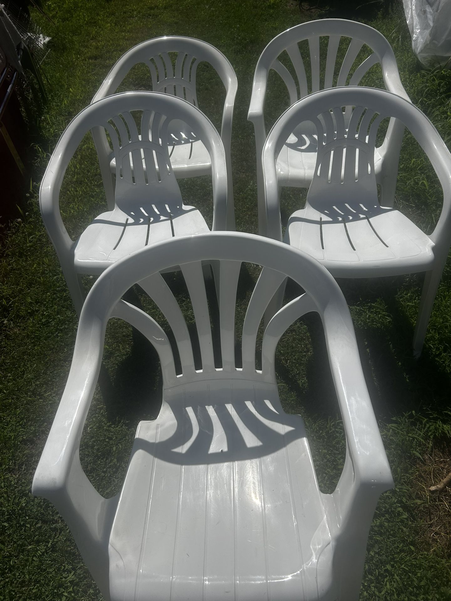 Patio Chairs  Total Of 5 Excellent Shape No  Damage Or 
