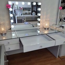 Brand New Vanity Set  5 Drawer Top 3 Drawers Deeper Smooth Rails  Diamond Knobs Tempered Glass  59 x 24 1/2 x 31H Hollywood Mirror  14 Light Builbs LE