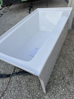 Hi everyone we have this shower  left and right walls and tub The tub get small cut but nothing inside the little cut is out left  but easy to fix jus