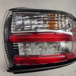 2017 Nissan Murano driver side OEM tail light