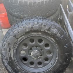 Llantas y Rines LT 285/65 R18
Rims & Tires LT 285/65 R18