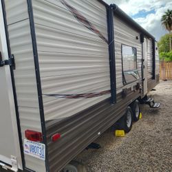 2016 Grey Wolf limited by Forest River 26ft  toyhauler with large area for toys