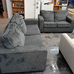 Black couch set 2 PCs
