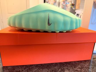 Nike Mind 002