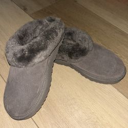 women’s ugg slippers 