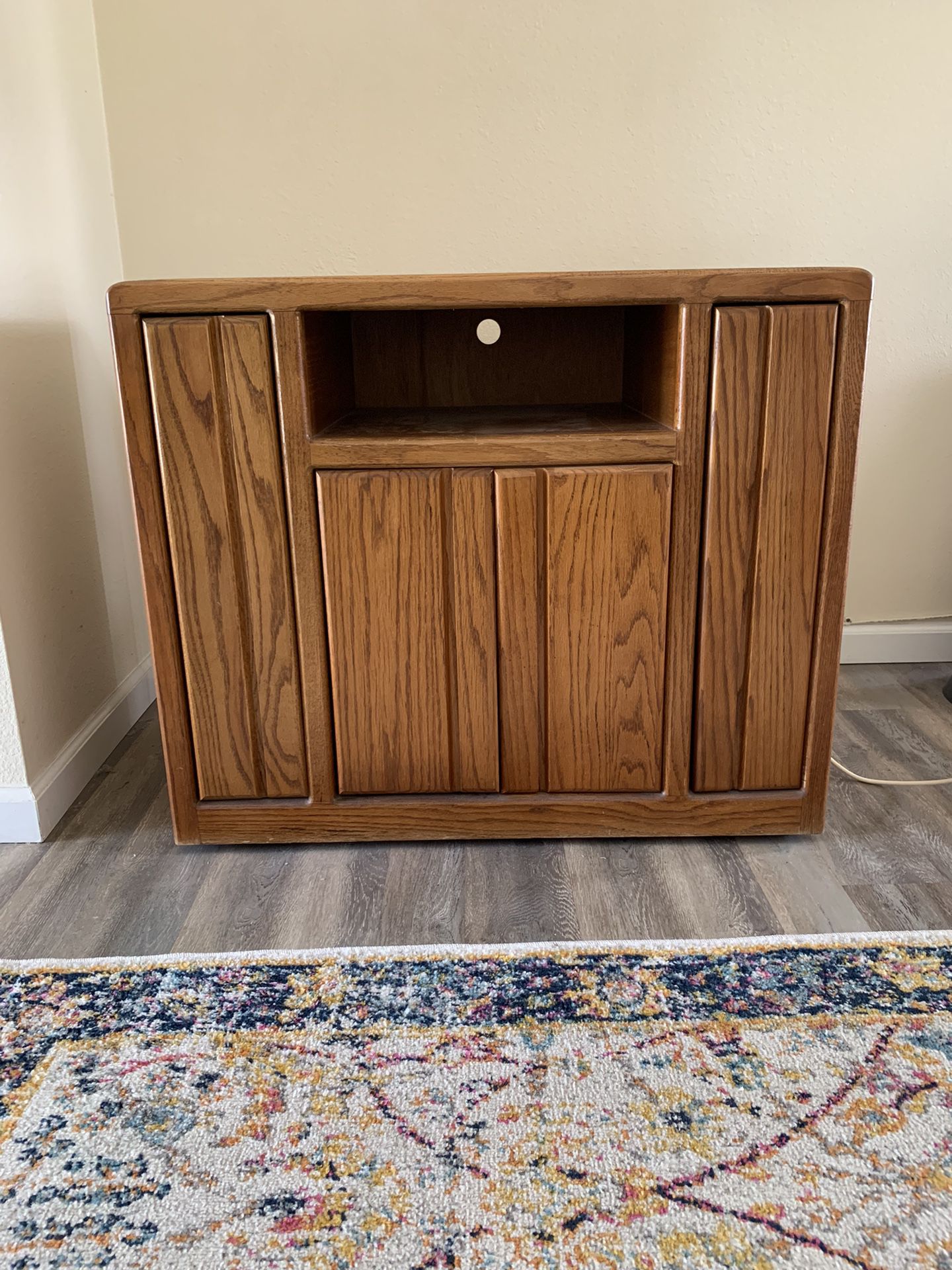 Oak TV-Media Cabinet with Pullout Shelves