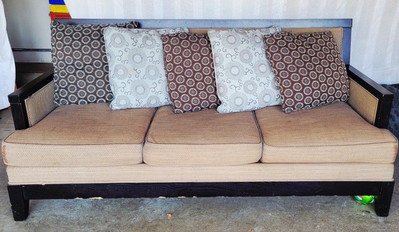 Sofa// Couch