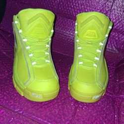 Fila Grant Hill 2 Basketball Shoe Women's 7 Sample New Without Box Safety Yellow