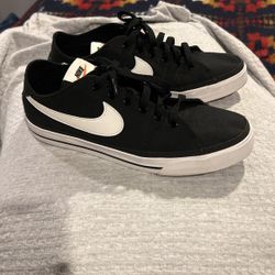 Nike Women’s Shoe 9.5