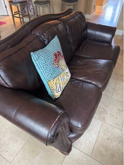 Dark Brown Leather Sofa – Solid & Comfortable