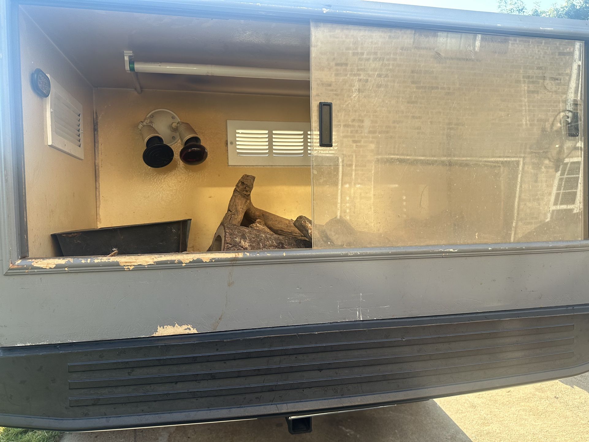 Reptile enclosure with light fixture built in 24.75 X 45