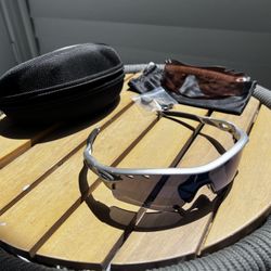 Oakley Radarlock Path 009181-21 – Silver/Ice Iridium + Extra Lens, Case, Accessories